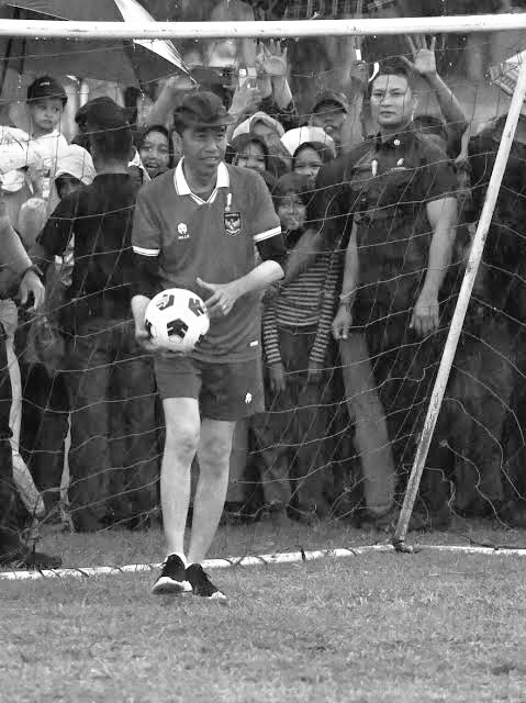 vctrkmng's tweet photo. Lev Yashin circa 1960 https://t.co/fGBwdwir2Y