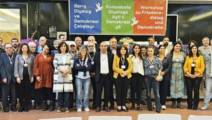 Aralarında siyasetçi, sanatçı, akademisyen, sendikacı, hukukçu, insan hakları savunucularının da bulunduğu 300’e yakın isim ‘Kürt meselesinin kalıcı çözümü için soruna taraf olan tüm kesimlerin ayrım yapılmaksızın barışa ortak edilmesi gerekiyor’ çağrısında bulundu