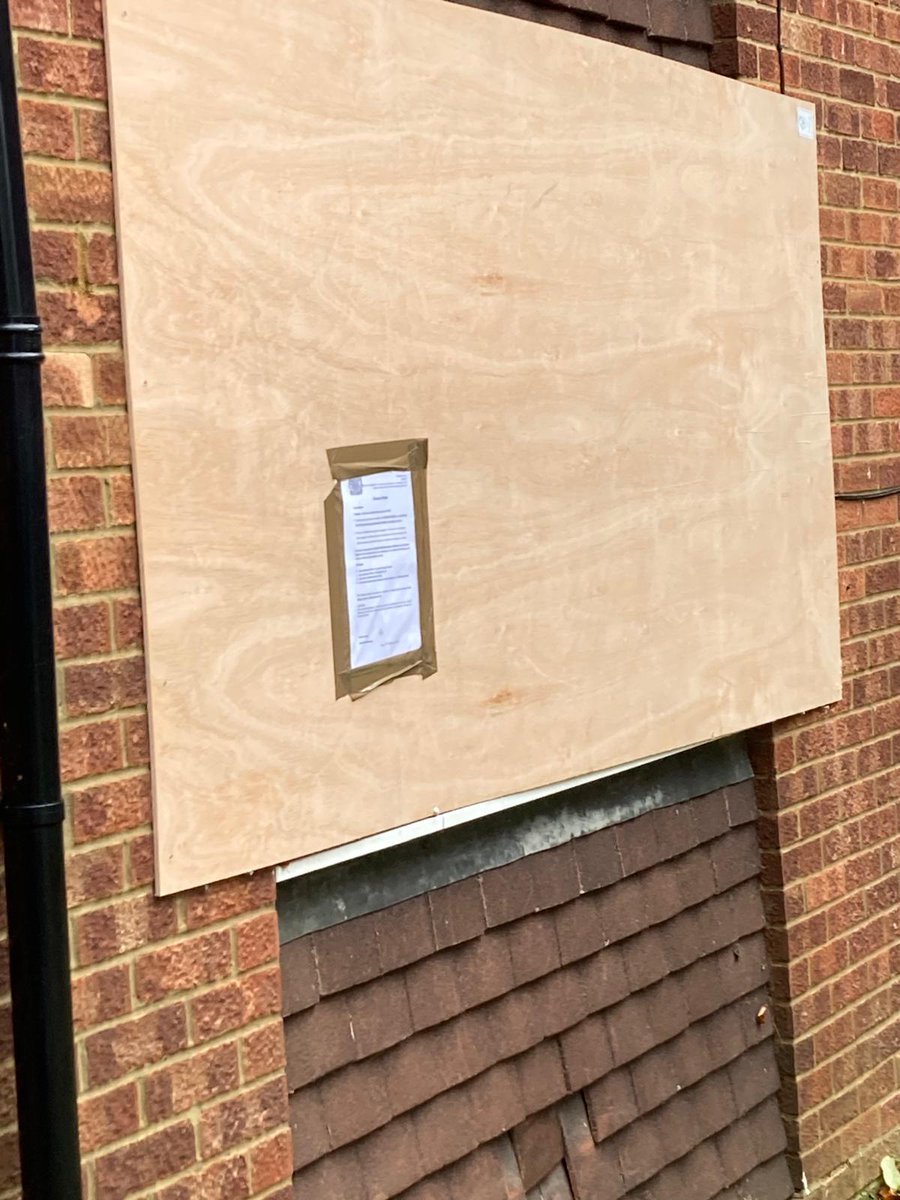 HateWasteCrime's tweet photo. Closure Order 👏 🚨
Our ASB team were granted a closure order today on a property in Marsh Road, following reports of ASB
This sends a strong message that this behaviour will not be accepted & victim's voices are heard
#MakingCommunitiesSafer
@lutoncouncil
@bedspolice https://t.co/KS9VgzNzKV