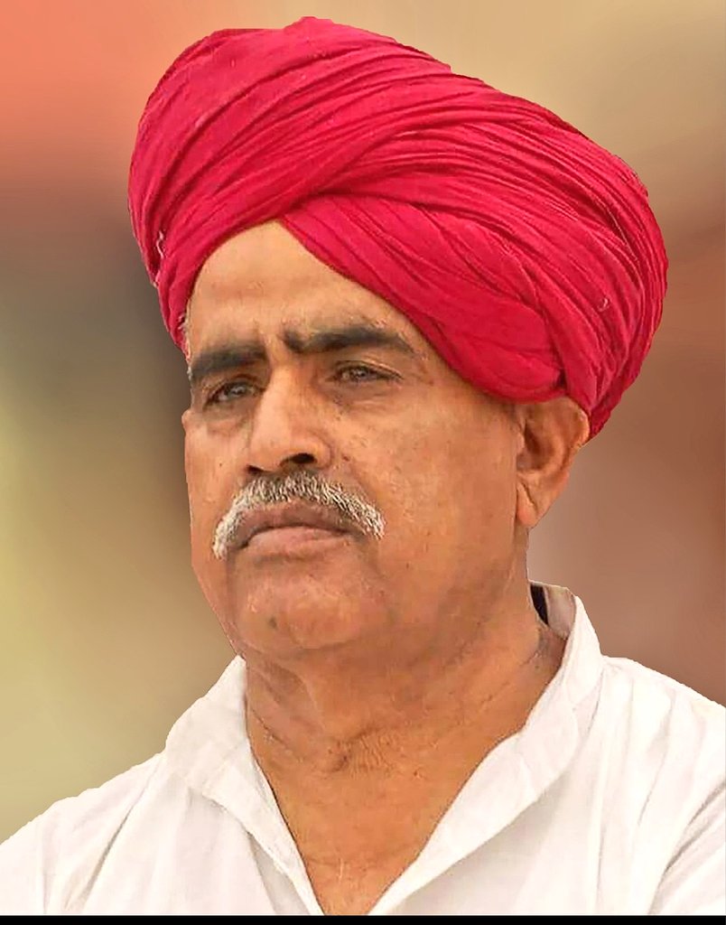 बाबा कर्नल किरोड़ी सिंह बैंसला को लोग आरक्षण की लड़ाई के लिए याद करते हैं, लेकिन उनका एक और पहलू है जो मुझे बहुत प्रभावित करता है। 

उनकी एक बात हमेशा मेरे जेहन में रहती है - "समाज में 15 साल के लिए सोशल इमरजेंसी लगा दो, जिससे नुक्ता-प्रथा, रामायण, भागवत, शादी विवाहों में फिजूल