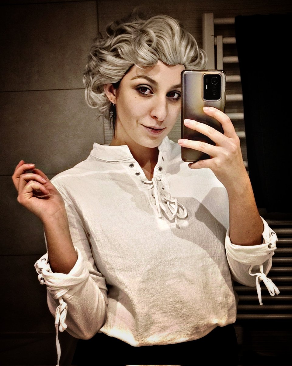 Well, hellooooo ! 
My name is Astarion. 
#cosplay #Astarion #astarionbg3 #BG3 #BaldursGate3