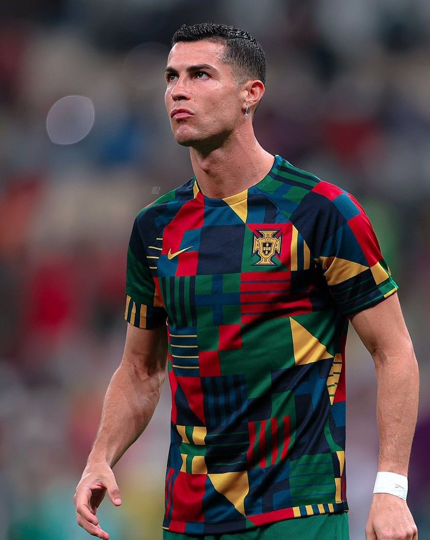 Cristiano Ronaldo provocaba a los rivales, a las aficiones y era egocéntrico, pero nunca se quejó de los insultos, siempre se aguantaba y no hacia documentales en Netflix para hacerse la víctima.

Es el mejor villano a quien nos hemos enfrentado. Honor.