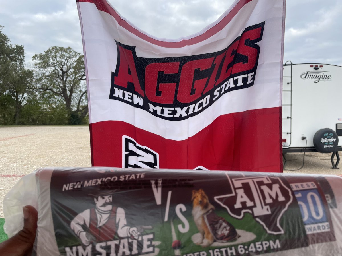 hqileytwinkleu's tweet photo. @NMStateFootball Keep fighting NM State!! We were proud to represent the NM State Aggies in College Station! Finish the season strong! 👍💪 https://t.co/StHZm3HX3L