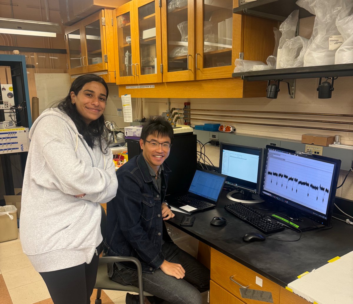 A day in Drndic lab - November 2024, featuring Pia and Scottie :)