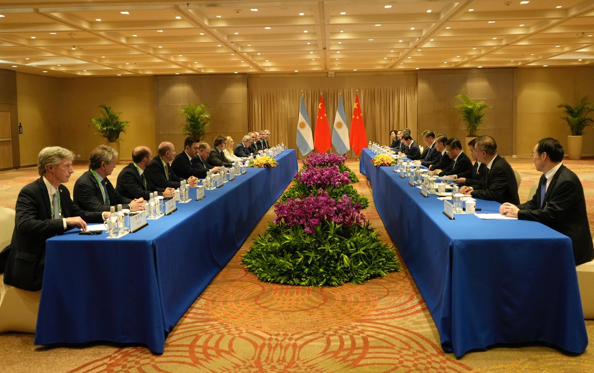 CochiRolandi's tweet photo. En el marco del G20, acompañé al Presidente @JMilei y a la Secretaria General de la Presidencia, @KarinaMileiOk en la reunión con el Presidente de la República Popular China, Xi Jinping, en la que se acordó trabajar para fortalecer los lazos comerciales entre ambos países. https://t.co/rLhGmRSjOr