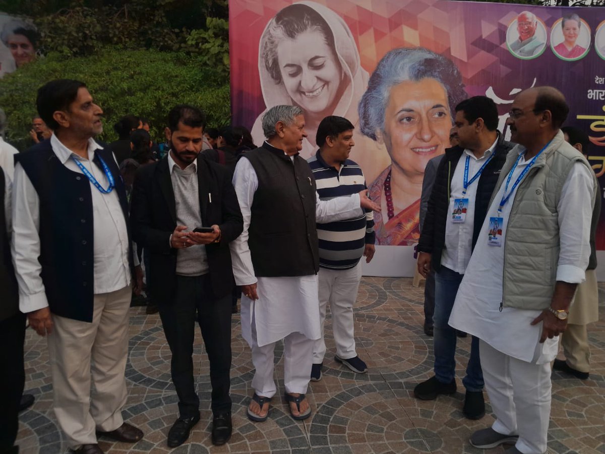 Gajender0409's tweet photo. भारत की प्रथम महिला प्रधानमंत्री आयरन लेडी कर्तव्यनिष्ठ श्रीमती इंदिरा गांधी की जयंती पर शत शत नमन https://t.co/XrRIAGLDLM