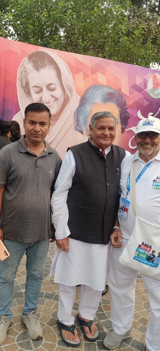 Gajender0409's tweet photo. भारत की प्रथम महिला प्रधानमंत्री आयरन लेडी कर्तव्यनिष्ठ श्रीमती इंदिरा गांधी की जयंती पर शत शत नमन https://t.co/XrRIAGLDLM