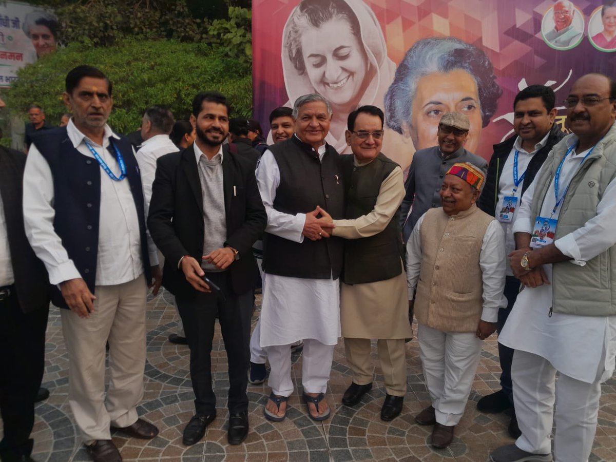 Gajender0409's tweet photo. भारत की प्रथम महिला प्रधानमंत्री आयरन लेडी कर्तव्यनिष्ठ श्रीमती इंदिरा गांधी की जयंती पर शत शत नमन https://t.co/XrRIAGLDLM