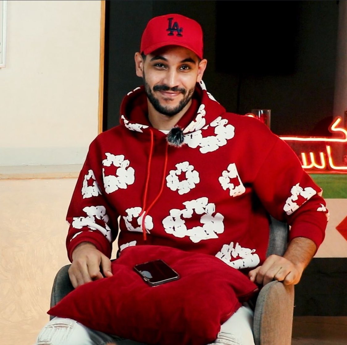 1937Podcast's tweet photo. رحلة مذهلة مع صلاح الدين السعيدي أحد صناع أمجاد الوداد الرياضي، حيث يكشف لنا أسرار و تحديات حقبة ذهبية صنعت تاريخاً لا يُنسى.

ترقبونا الليلة على قناتنا باليوتيوب 🙌 https://t.co/lDzy0eUgm2