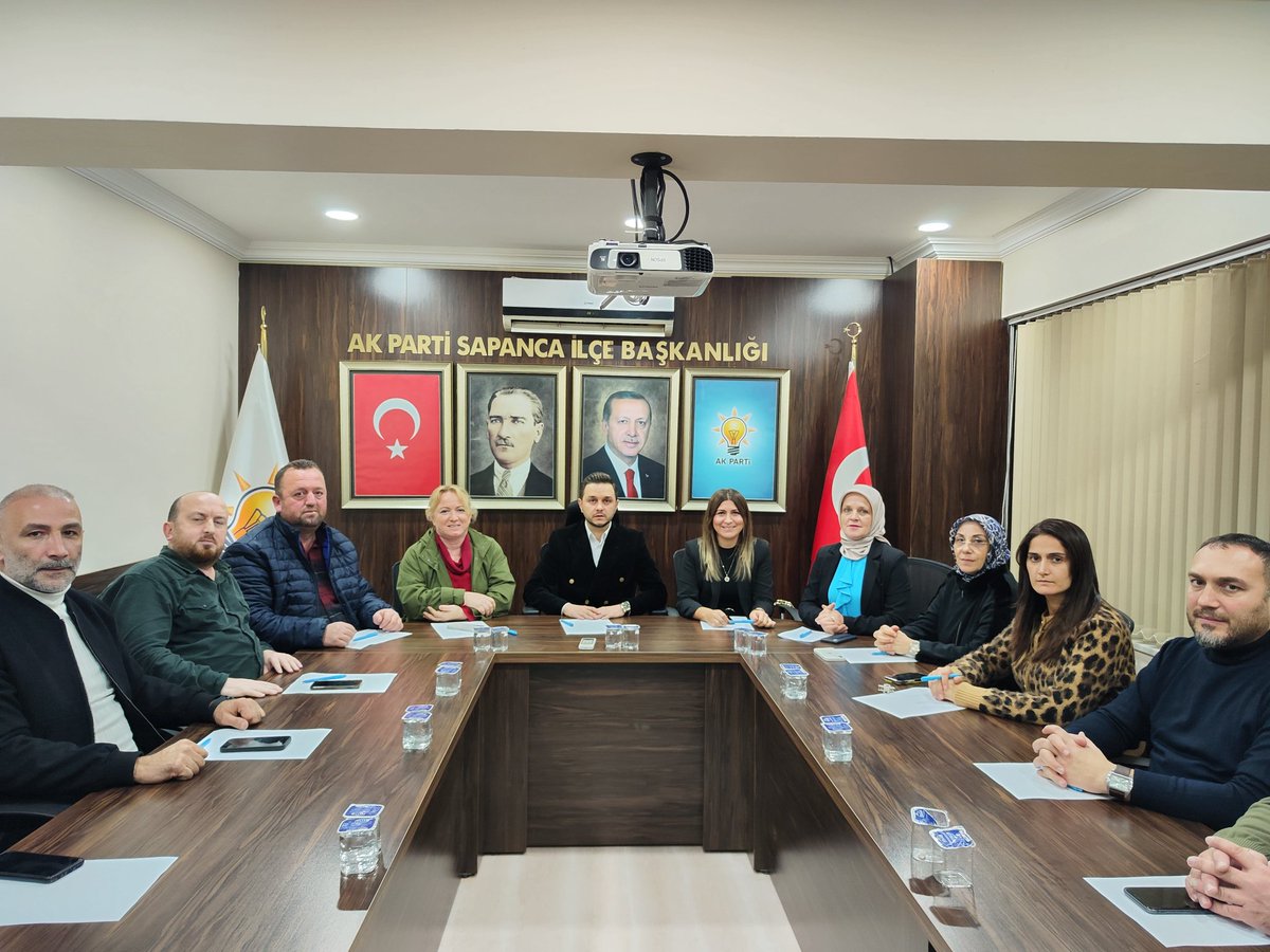 ak_sapanca's tweet photo. Haftalık olağan yönetim kurulu toplantımızı İlçe Başkanımız Sn. @BasogluSafak’nun başkanlığında, koordinatörlerimizin katılımıyla gerçekleştirdik. 

Toplantımız hayırlara vesile olsun. https://t.co/jG4Fod8fdJ