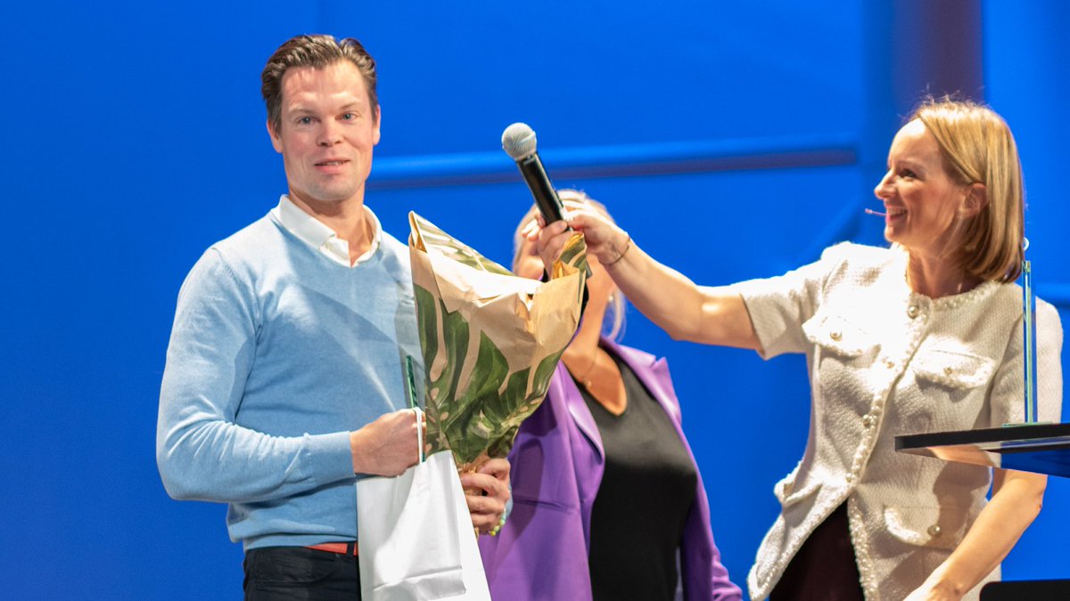 Mari Rindal Øyen (@marinordnet) on Twitter photo I går annonserte vi <a href="/NordnetNO/">Nordnet Norge</a> <a href="/Th__Nielsen/">Thomas Nielsen</a> som vinneren av Årets Spare- og investeringsprofil 2024! Thomas er populær for å dele åpent om det han tenker som forvalter, til glede og læring for alle som følger han! Gratulerer Thomas, og vel fortjent!!
#fintwit #nordnet I går annonserte vi <a href="/NordnetNO/">Nordnet Norge</a> <a href="/Th__Nielsen/">Thomas Nielsen</a> som vinneren av Årets Spare- og investeringsprofil 2024! Thomas er populær for å dele åpent om det han tenker som forvalter, til glede og læring for alle som følger han! Gratulerer Thomas, og vel fortjent!!
#fintwit #nordnet
