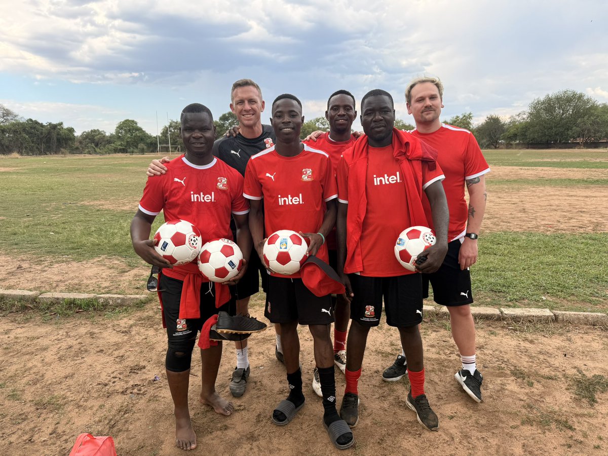 Coaching in Zambia: The real deal

Game models, goals, and games!

💪👌🇿🇲