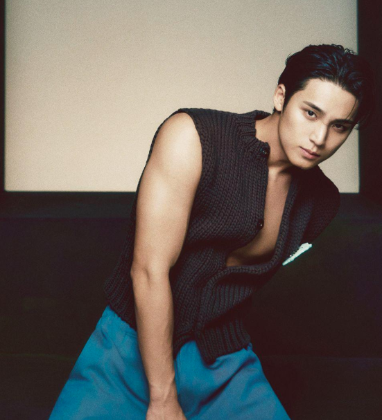 AboutMusicYT's tweet image. Mingyu of SEVENTEEN breaks the internet with new photos for Esquire Korea.