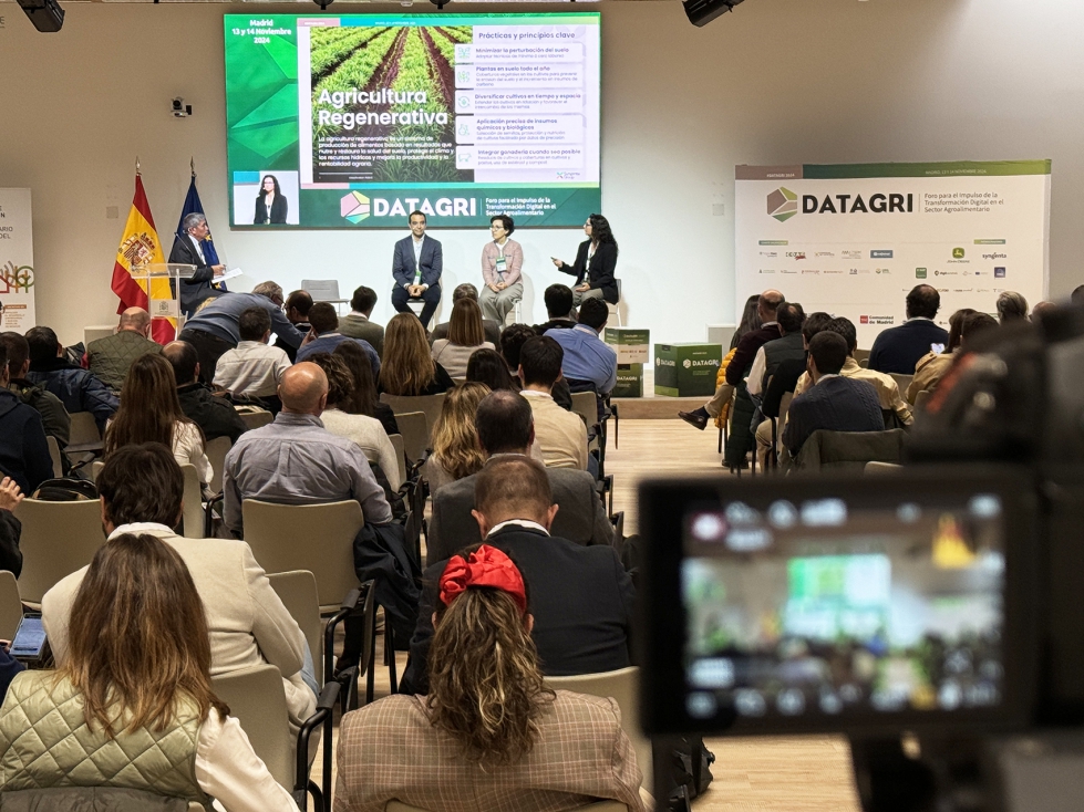 ForoDatAgri's tweet photo. En la VII edición del Foro #Datagri destacaron las innovaciones en maquinaria autónoma y los desarrollos tecnológicos🚀🚀
🧑🌾👩🌾 #DATAGRI2024 logró superar las 1.500 inscripciones destacando este año la elevada presencia de jóvenes en @lavegainnova.
ℹ https://t.co/tOKafLLMII https://t.co/yuwZPIYfEG