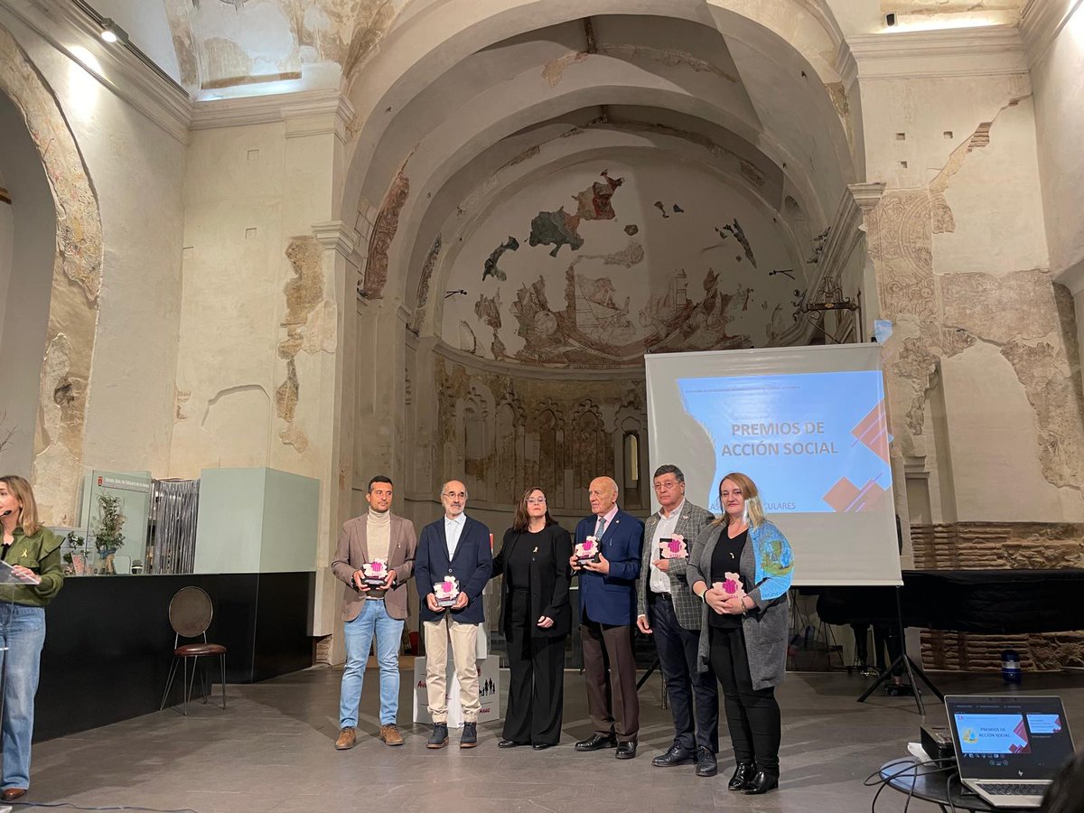 EBORACAR's tweet image. 🎉 ¡Eboracar, premiados por ASEM-CLM! 🎉
Estamos orgullosos de recibir este reconocimiento de la Asociación de Enfermedades Neuromusculares de Castilla-La Mancha. Gracias por permitirnos apoyar una causa tan importante. 💙

#PremioEboracar #ASEMCLM #Solidaridad