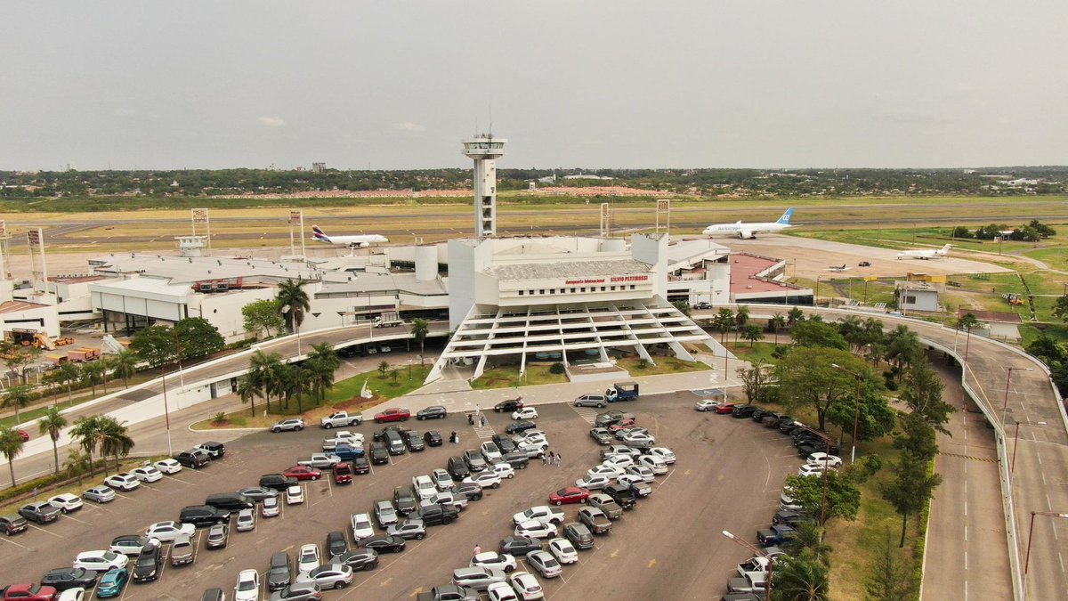 dinacpy's tweet image. ✈️🇵🇾 ¡Estamos listos para un fin de semana histórico en el Aeropuerto Silvio Pettirossi!

Con aproximadamente 75 vuelos chárter y privados, esperamos a miles de hinchas para la final de la Copa Sudamericana entre @Cruzeiro y @RacingClub. 

#DINACpy