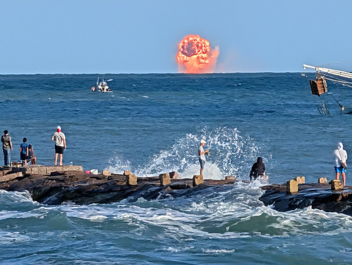 beffjezos's tweet image. The tech demo when:

no one                vs.       when your boss
is watching                    is there