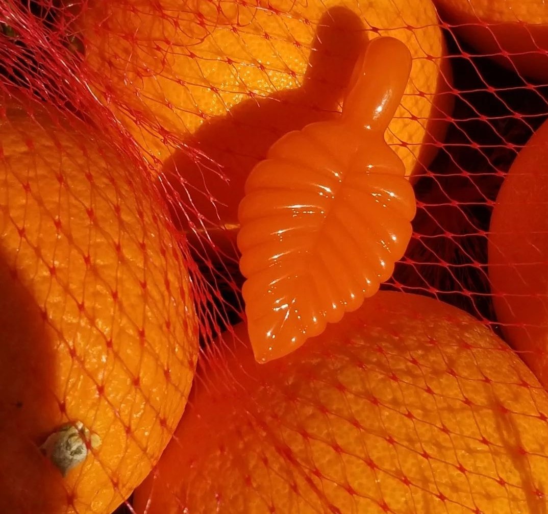 BushyGlassworks's tweet image. Throw back post🍊🧡
Tangie leaf pendant this was around the time I got my leaves looking super consistent 💪