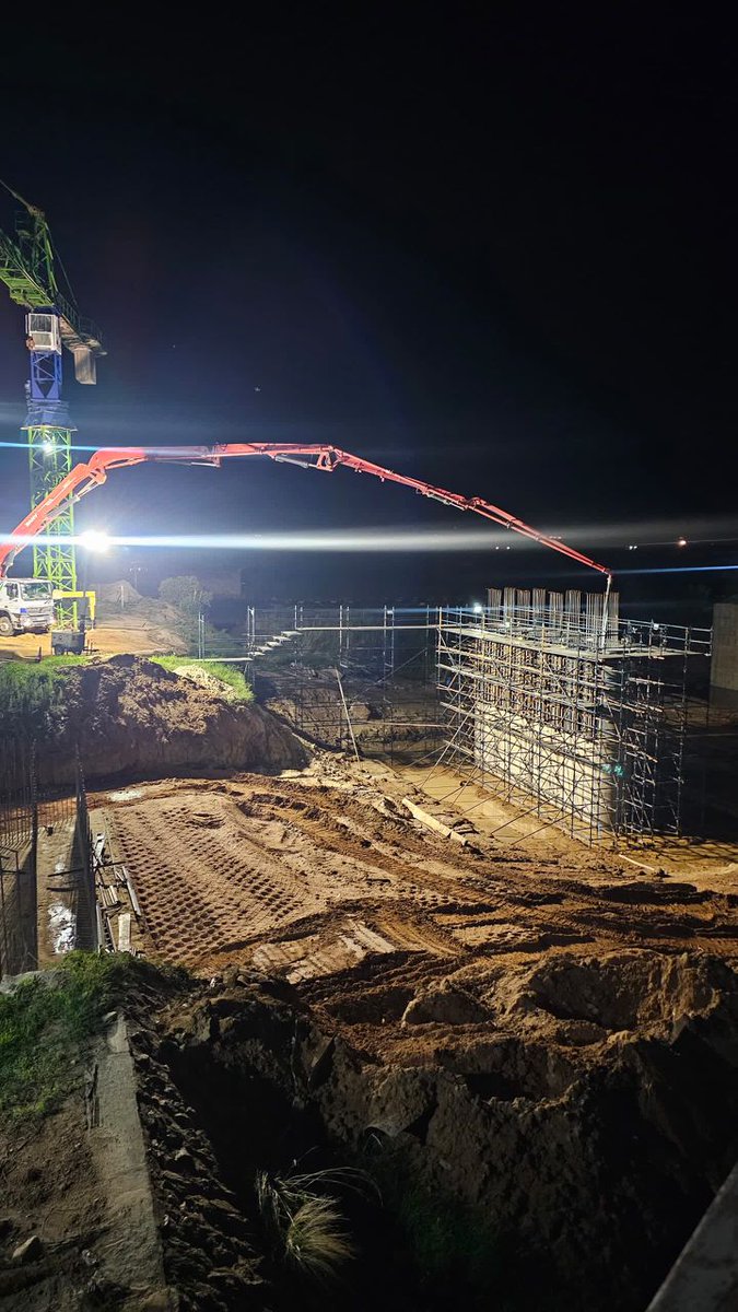 faz_trust's tweet image. #PROJECTUPDATE
Live on Manyame River Bridge (Just After Skyline Tollgate ) Construction Project .

Pouring of Concrete is in progress