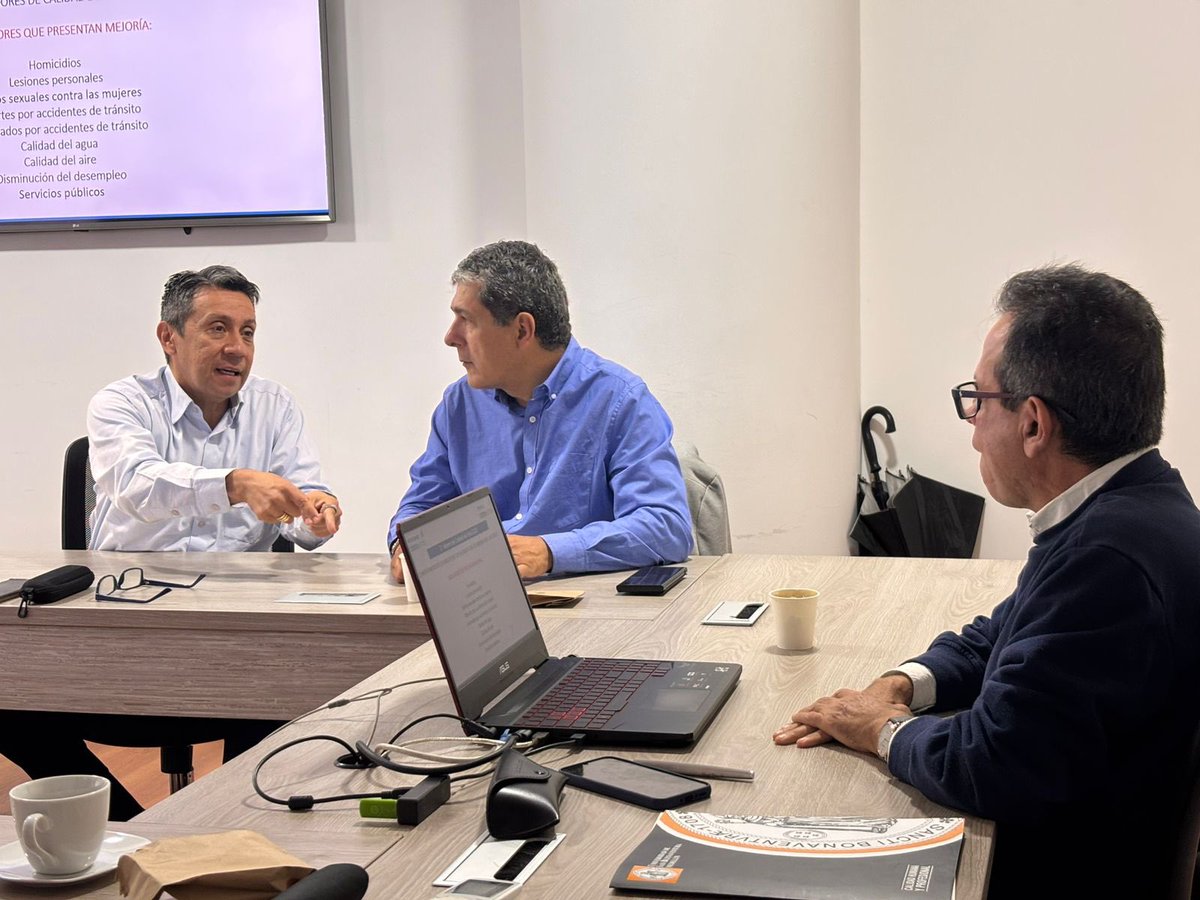 LuisferPolania's tweet photo. Hoy, en representación de la Universidad del Quindío, participamos en reunión de  junta directiva del programa Armenia cómo vamos. Reflexionamos sobre el más reciente estudio de percepción y trazamos rutas https://t.co/LN5b3HPkKu