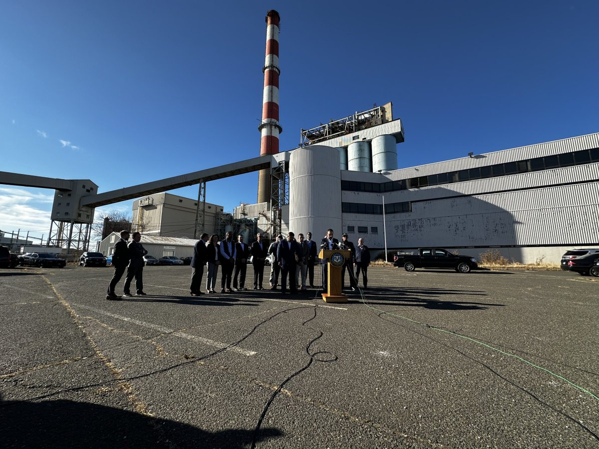 New life promised for an old coal-fired plant in Bridgeport ctmirror.org/2024/11/19/bri…