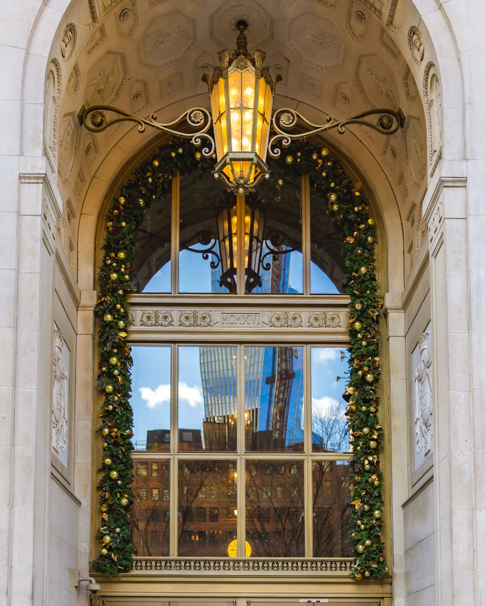 BedrockDetroit's tweet photo. Snow-stopping decor has taken over downtown! ❄️✨Stroll through Parker’s Alley or down Woodward Ave to see the holiday transformation.

#DowntownDetroit #HolidayDecor #ParkersAlley #VintageCar #BookTower https://t.co/YOLPfQpzom