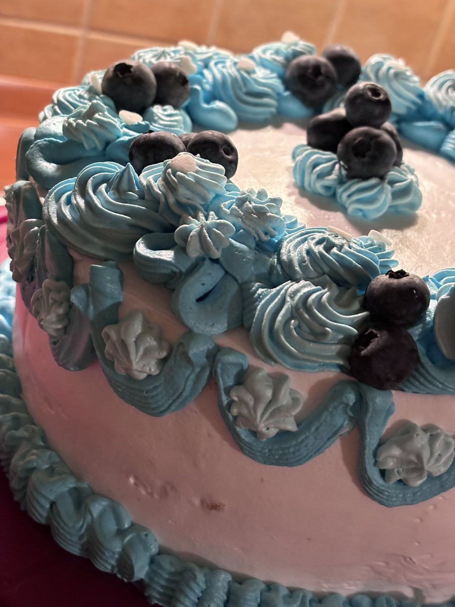 Wenn das Kind sich eine Torte wünscht … macht Mama eine Torte. So das Gesetz. 😜 #geburtstagkannkommen