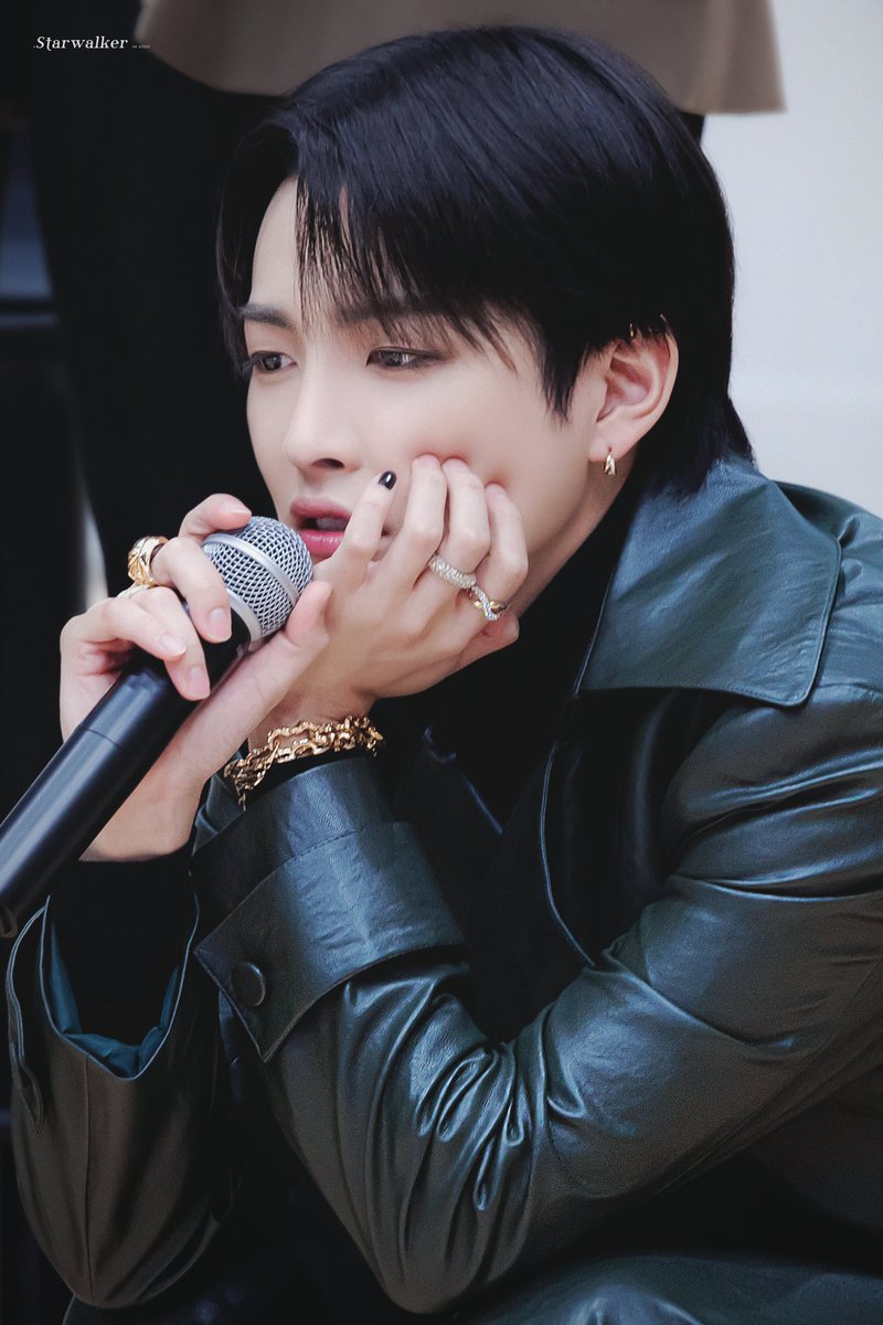 starwalkersh's tweet image. 241116 음악중심 미니팬미팅 

🗨️🐿️

#에이티즈 #홍중 
#ATEEZ #HONGJOONG