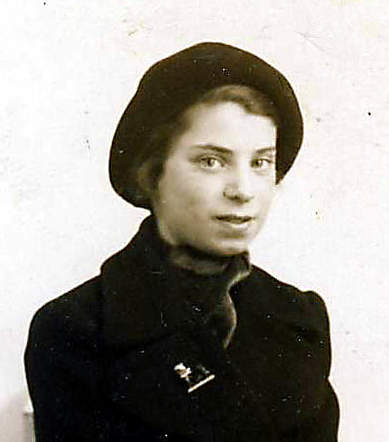 19 November 1923 | Dutch Jewish woman, Sientje Huisman, was born at The Hague.

She was deported to #Auschwitz from #Westerbork in September 1942. She did not survive.