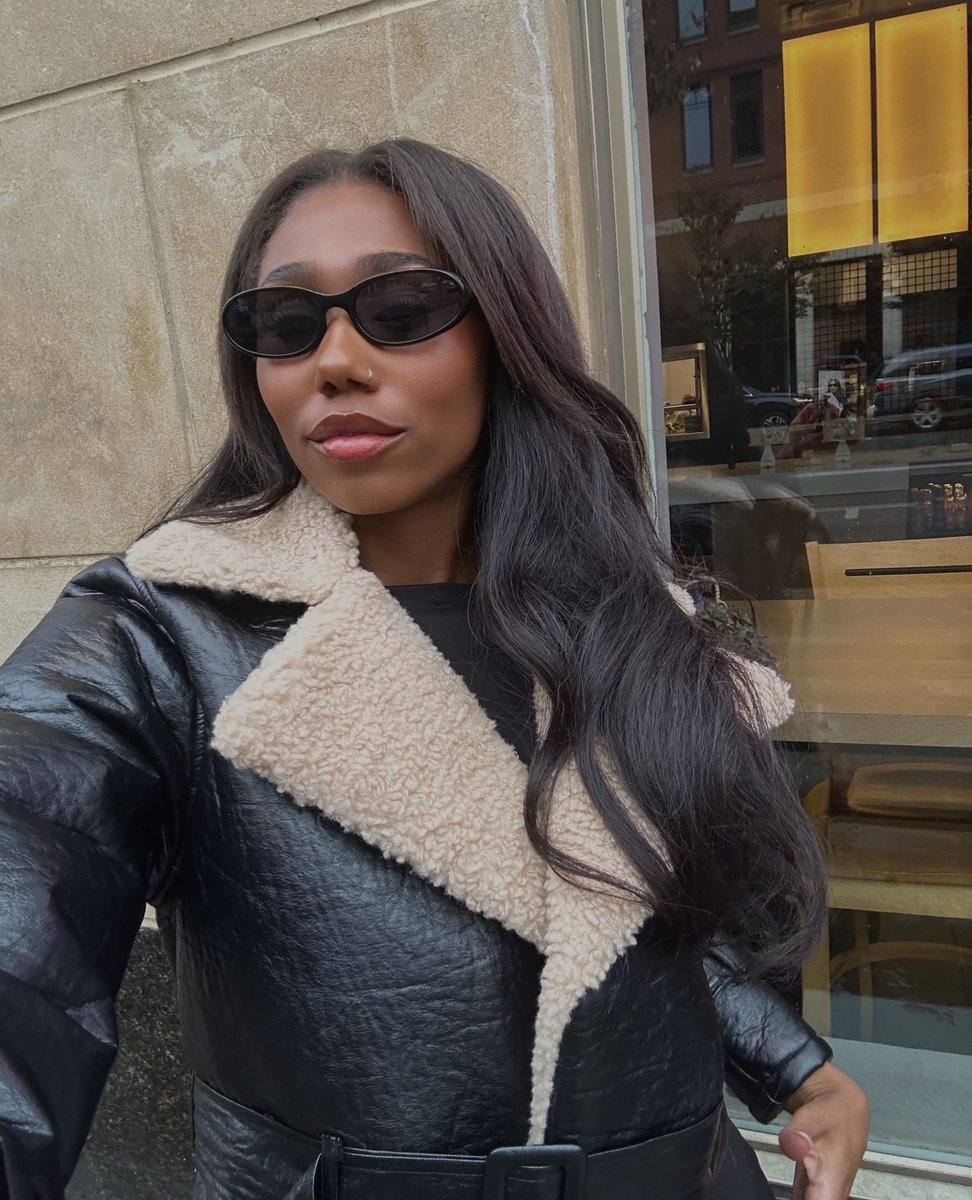 vampofficial_'s tweet photo. Stay warm while looking cute in the Sherpa Lined Faux Leather Jacket 🧸 This jacket has a flattering cropped fit with an adjustable belted waist and wrist cuffs– get the look online and in store 11-7 daily!

Shop Here: https://t.co/9StI2cFGka https://t.co/Y0OKELzZaO