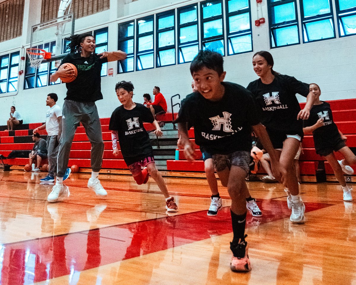 HawaiiHTA's tweet photo. Earlier this month, the UH Rainbows and Chaminade Silverswords were on Maui for a weekend of hoops and community spirit! They put on a clinic at Lahainaluna with dozens of youth practicing drills and learning from some of the Hawaiʻi's best. <1/2> https://t.co/P9zorwFQlZ