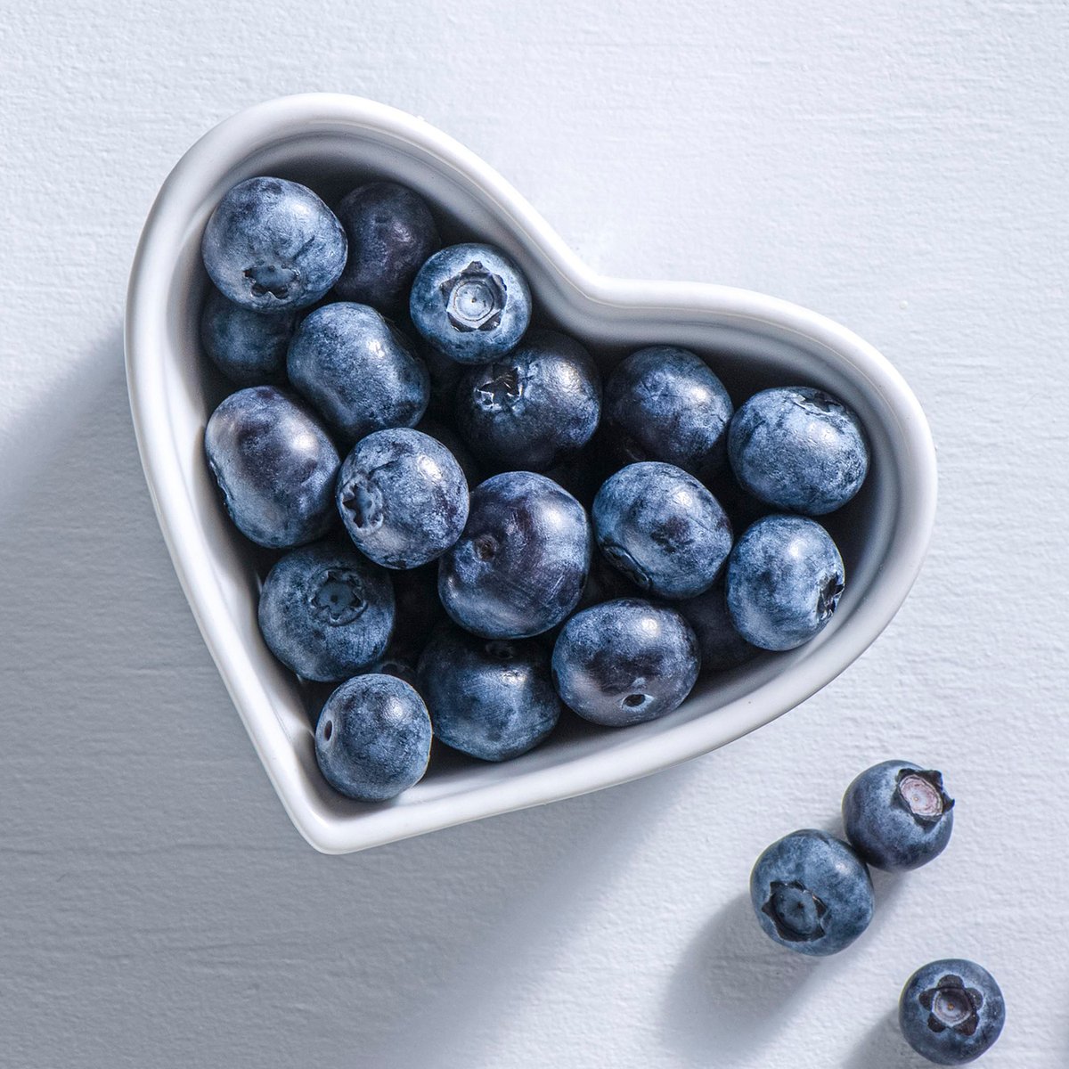 Did you know blueberries are berry good for your heart?! Each serving is a good source of fiber, which helps support heart health and digestive health. 💙