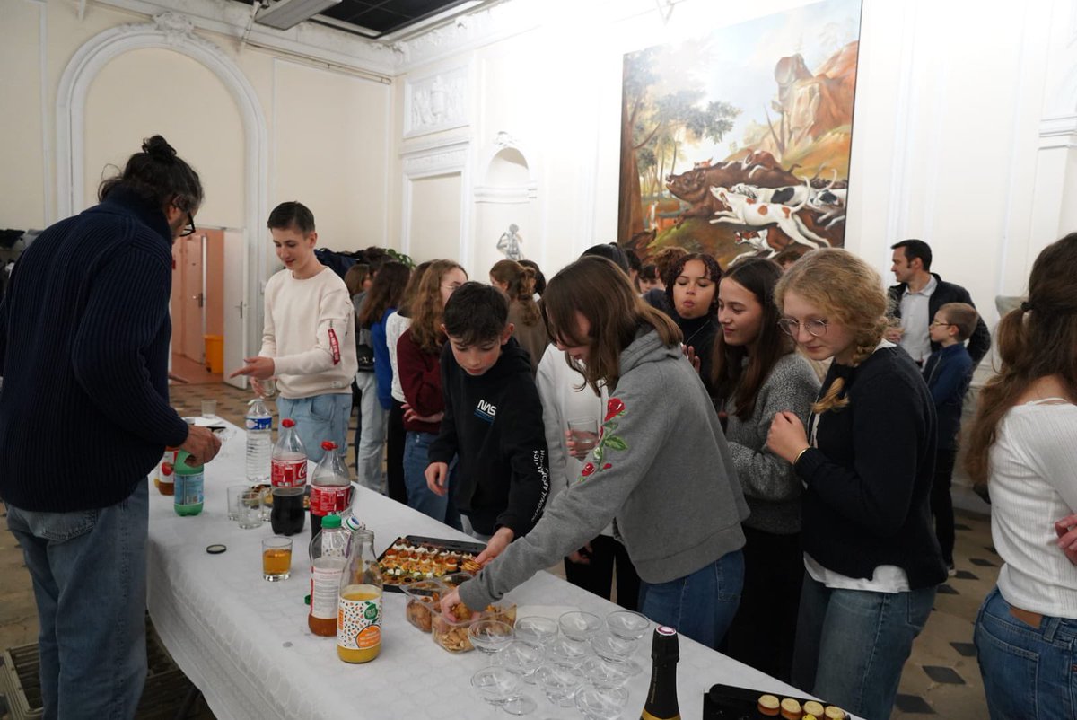 Nadege Azzaz (@azzaznadege) on Twitter photo 🇫🇷🇩🇪 Soirée autour des correspondants allemands de #Merseburg ce soir à #Châtillon en présence des professeurs de langues de nos deux villes et des jeunes Châtillonnais du Collège George Sand <a href="/ClgGeorgeSand/">Collège George Sand</a> qui accueillent leurs camarades allemands.
J’étais encore il y’a 🇫🇷🇩🇪 Soirée autour des correspondants allemands de #Merseburg ce soir à #Châtillon en présence des professeurs de langues de nos deux villes et des jeunes Châtillonnais du Collège George Sand <a href="/ClgGeorgeSand/">Collège George Sand</a> qui accueillent leurs camarades allemands.
J’étais encore il y’a