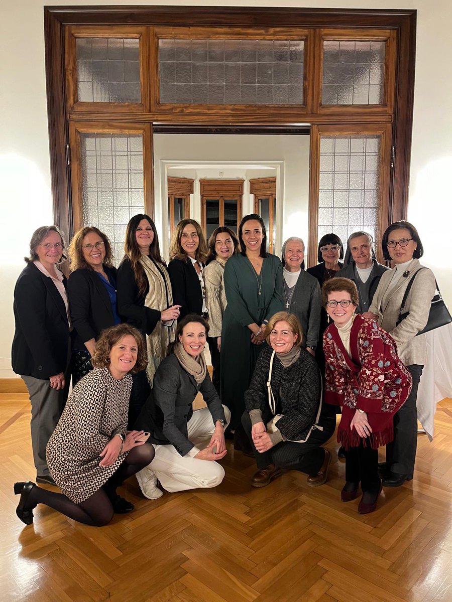 These women have been a wonderful source of support and friendship over these past four years. Fellow Ambassadors, religious sisters, women professionals at the Vatican, journalists, academics and many others. Thanks to 🇨🇭 Swiss Ambassador Leimgruber for hosting us this evening.