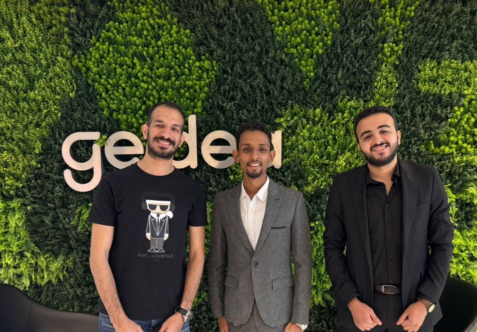 يسرنا الإعلان عن اتفاقيتنا مع <a href="/geidea/">geidea جيديا</a> 
لتوفير حلول دفع آمنه لجميع عملاؤنا في #مصر 
بحضور ممثلي فريق ألو 

أ. إسلام رمضان - نائب مدير التشغيل
المهندس محمد علي 
#Aloo_App