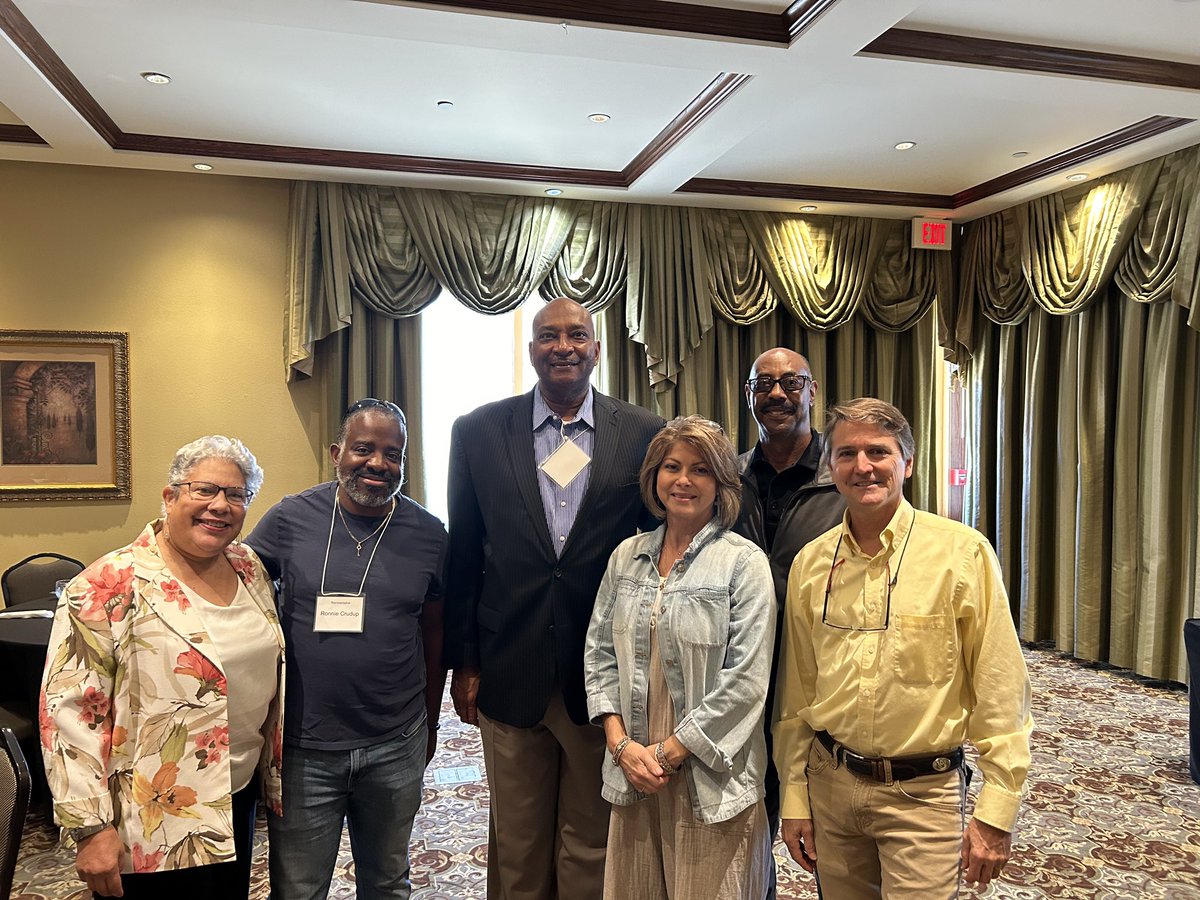 repcockerham's tweet image. Mayor Dan Gibson and the Board of Aldermen for the City of Natchez rolled out the red carpet of hospitality for a great visit today. Good sharing food and fellowship with House and Senate Tourism committees in Natchez before the 2025 legislative session!