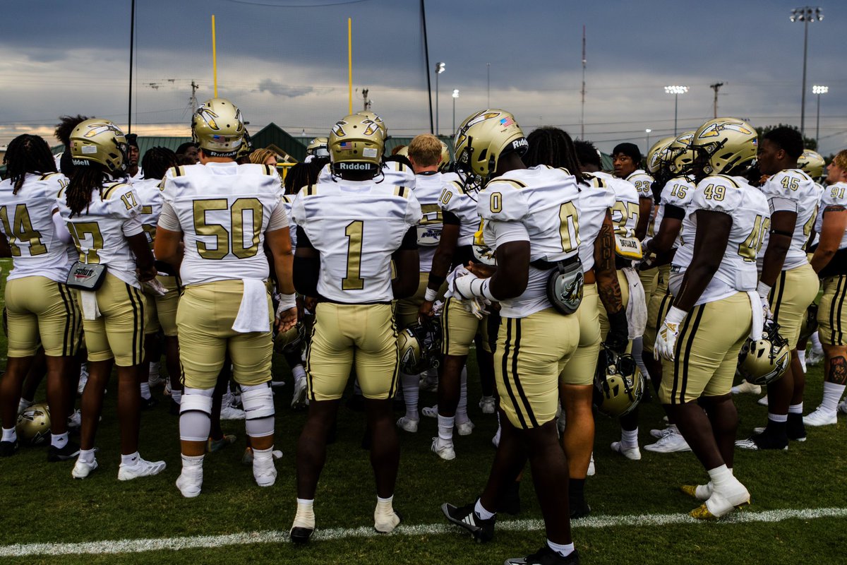 DaelynPatton's tweet image. Let it all workout….. 🧎🏽‍➡️ #blessed 
hudl.com/v/2Qt3ug