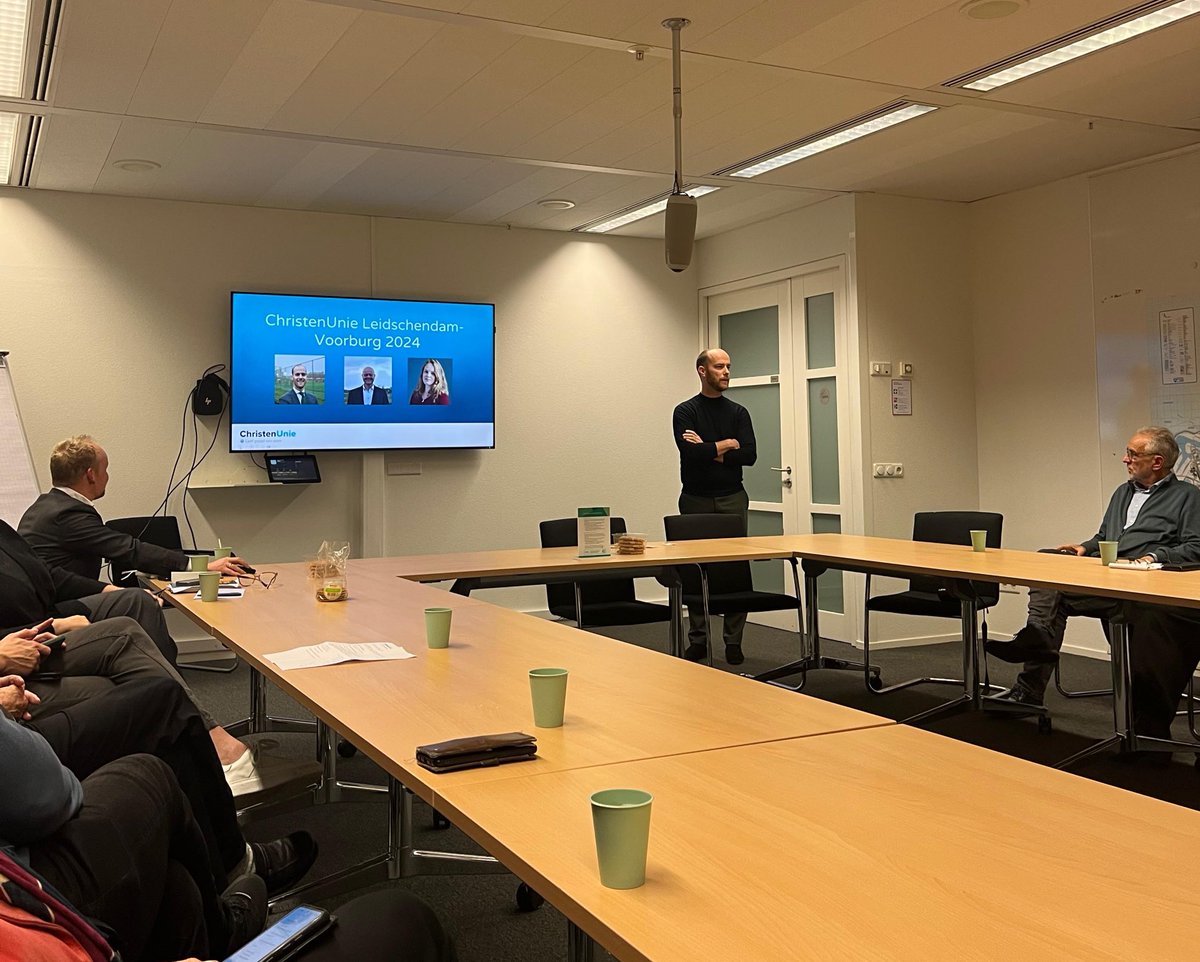 Mooie ledenavond gehad met de <a href="/CUDenHaag/">ChristenUnie Den Haag e.o.</a>: vereniging voor Den Haag Leidschendam-Voorburg en Rijswijk. Ik mocht namens de fractie <a href="/ChristenUnieLV/">ChristenUnie Leidschendam-Voorburg</a> vertellen waar we mee bezig zijn en welke resultaten we halen.