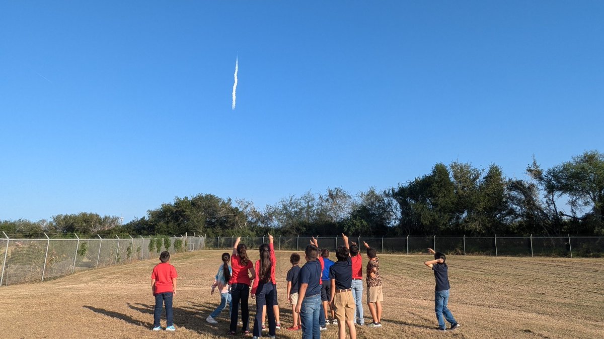 Ocelotscode's tweet image. 🚀🤖When robotics practice also involves watching Space X Starship 6 launch live!🚀 🤖