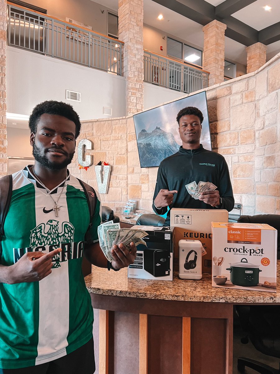 CampusVillageCS's tweet image. Grateful Gobble! 🦃🥧

This Thursday at 7 PM, join us for a meal and stay around for the giveaways! 🙌🏼 We can’t wait to see everyone at our CV Friendsgiving. ♥️ #cvcs #cvsoutofthisworld