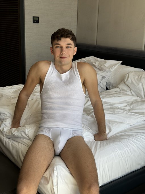 Goodmorning ? Say hey if you wanna play ? Text me here https://t.co/uvlYajwr3Q https://t.co/IVzTqglF