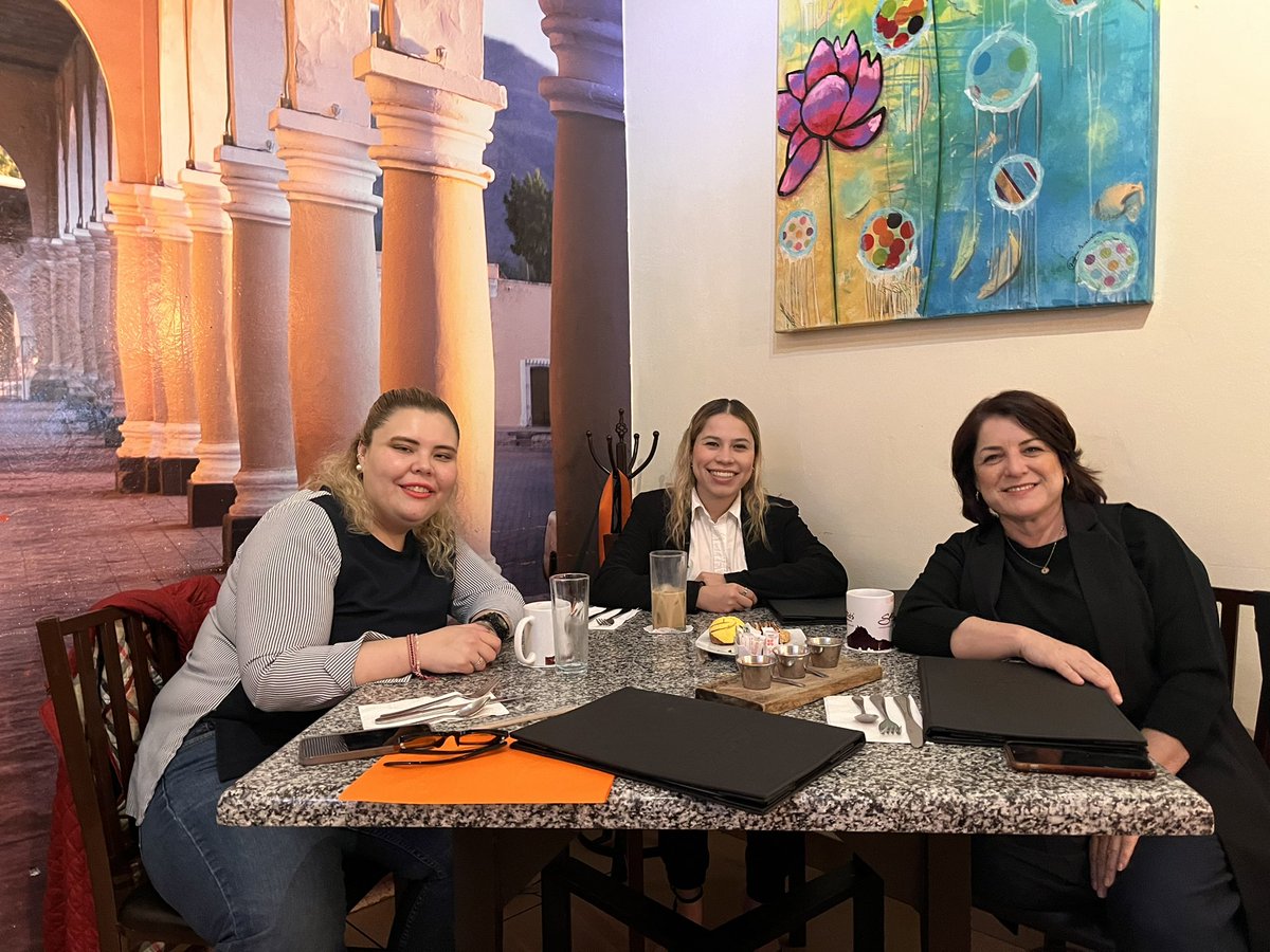 La diputada Gabriela Félix <a href="/gfelix02/">Gabriela Félix</a> Brianda Vivian <a href="/VivianBrianda/">Brianda Vivian</a> y Rebeca Gutiérrez reunión de estrategia.