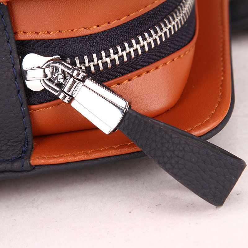 UnicunShop's tweet image. Level up your commute game! 💼 This Business Men's Leather Bag is built to last and holds everything you need (even your lunch!).  Seriously stylish too 😉 Check it out: unicun.com/product/leathe…  #leatherbag #mensbags #workstyle #businessessentials