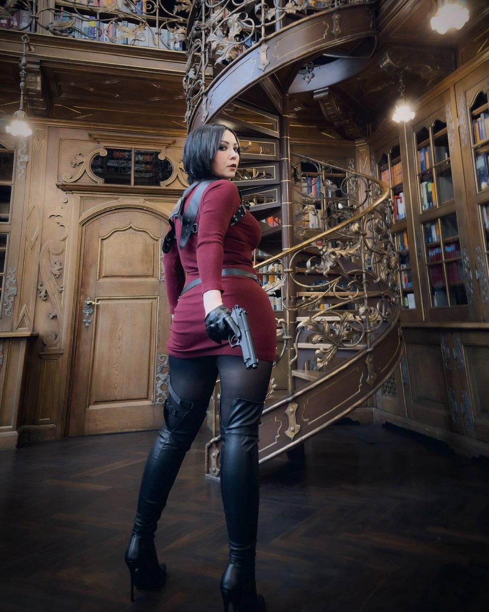 Long time no cosplay pic - Ecce: Ada Wong in the historic library of Munich’s  medieval City Hall. 

📸 <a href="/the_rising_thor/">Marcel in Midgard</a> 
#ResidentEvil <a href="/CAPCOM_Germany/">CAPCOM Germany</a> 🫶