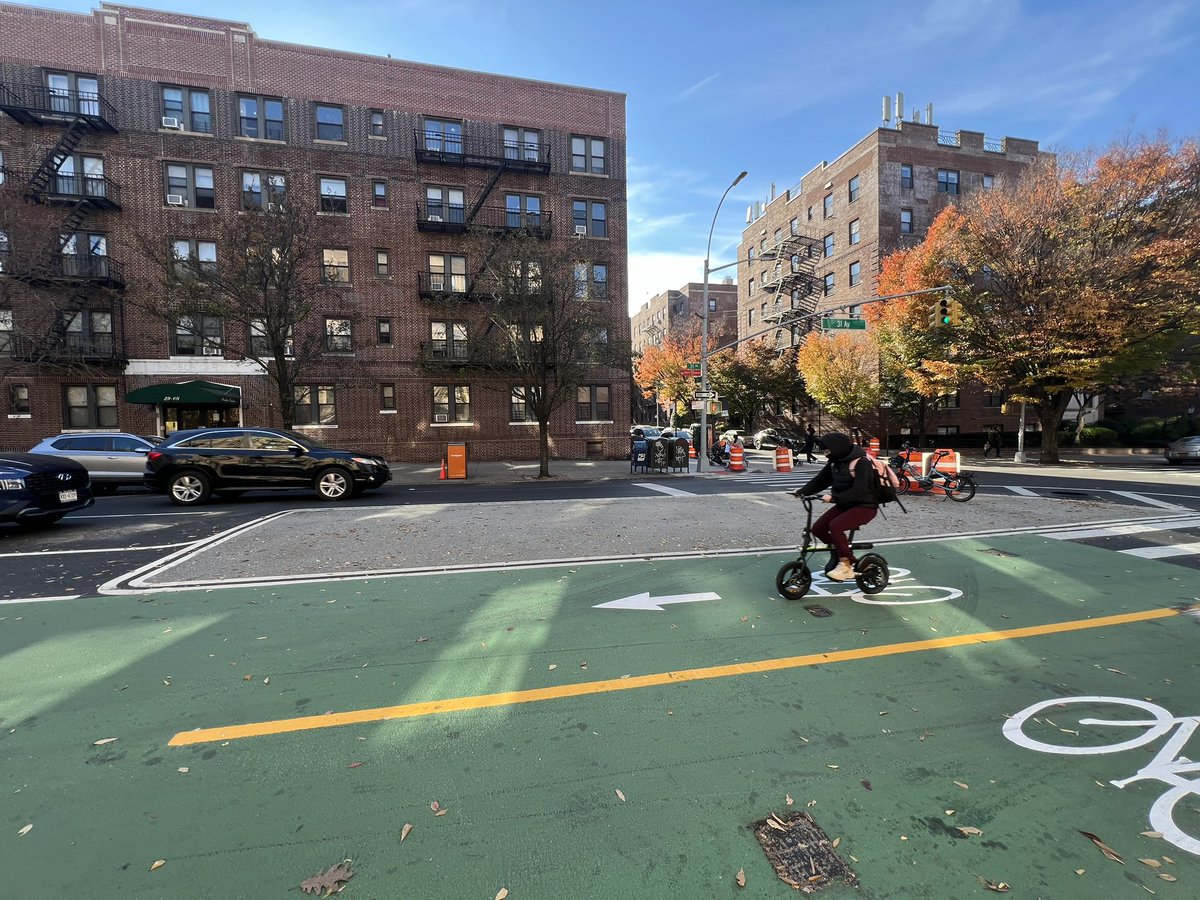 This part of 31st Ave #bikenyc lane in Astoria Queens (now with #freshKermit &amp; markings) may have set the USA record for 2-way bike lane width &amp; #daylighting combo!

Seriously I hope <a href="/NYC_DOT/">NYC DOT</a> just turns it into a mini-park! <a href="/StreetsblogNYC/">Streetsblog New York</a> 

Come marvel at it! Let’s have a party!