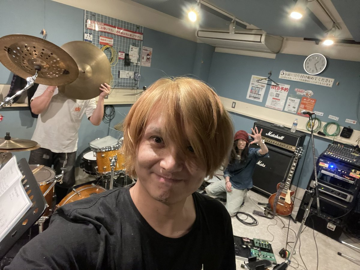vill_nananatsu's tweet photo. 11/3の【Tower of the Earth】以来の3人でのスタジオ
イベント前とは違う空気感でした
この後七夏くんは
脚立に登っておりました💕 https://t.co/kFNLA7SwaY