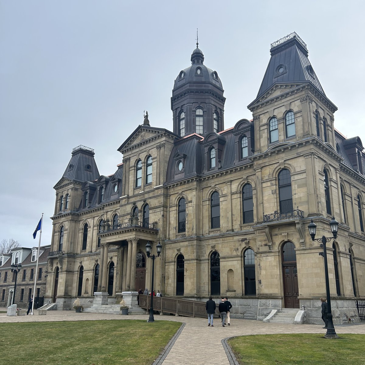We're in Fredericton for the Throne Speech to learn the govt's priorities for the coming year. The campaign promises on our radar:

✅ Legislating #payequity in the private sector
✅ Investing in wages of care &amp; child care workers
✅ Improving access &amp; affordability of child care