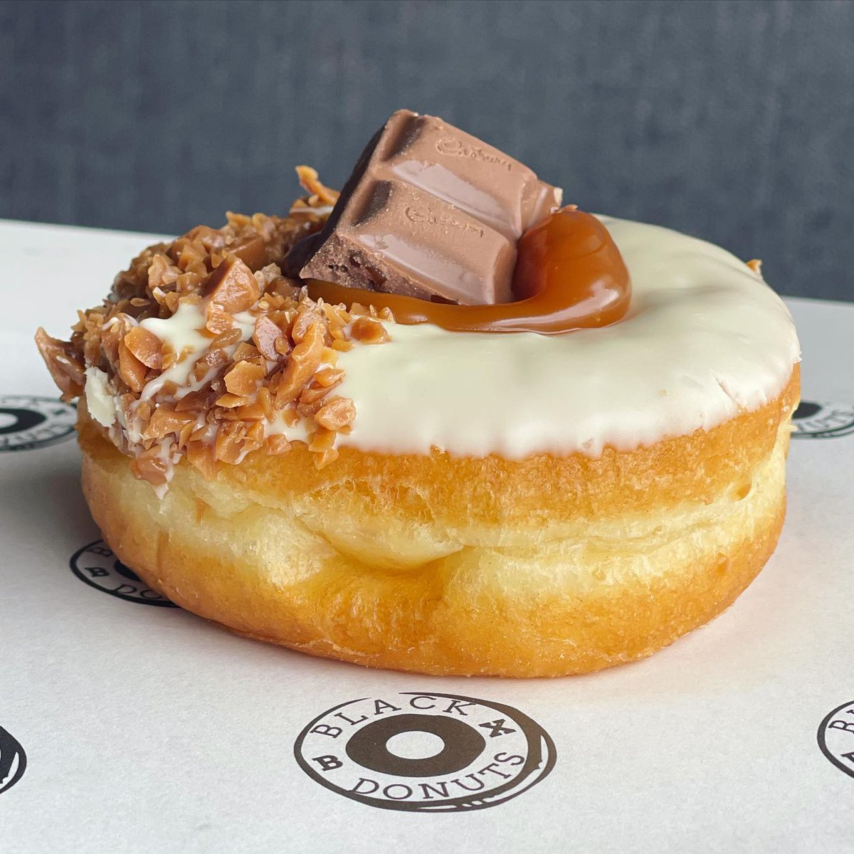 Wondering whether branded greaseproof paper will make a difference to your business? 
"Our greaseproof is essential for our business, not only to keep our branding present, but customers love the hygiene layer. We can't recommend using It's a Wrap enough!! " ❤️🍩 Black Box Donuts