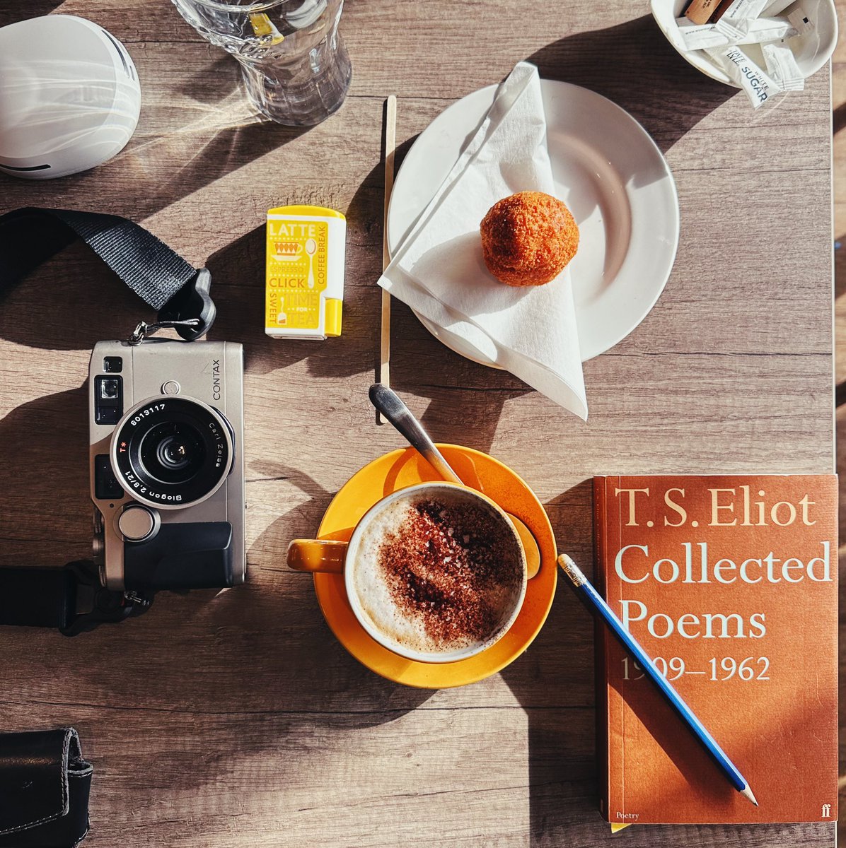 nickdemarco_'s tweet photo. G2 & caffè
More with the Contax G2 in my interlude between ending my Point & Shoot camera project and starting my Analogie SLR camera project.
#camera #film #filmcamera #contax #contaxg #contaxt2 #vintage #rangefinder #compactcameraclub #believeinfilm #filmnotdead #pointandshootcamera #biogon #rangefinder #cameracollection #coffee #cafe #caffe #caffè #poetry
