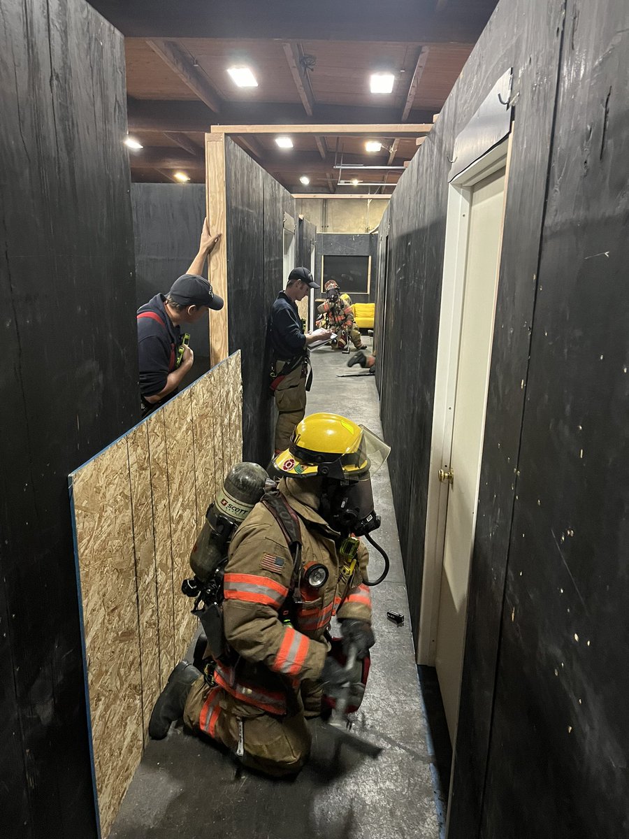 PDXFire's tweet photo. Portland Fire performing search drills to sharpen their skills to be able to perform at high levels on your emergency. https://t.co/u2KS8oE37U